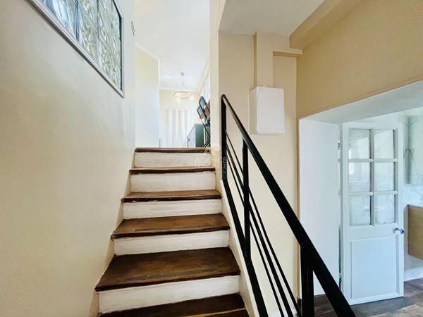 "Versailles Place Hoche" Emplacement de 1er ordre - Élégant 3 pièces en duplex entièrement rénové ! Loyer 1 870 €/mois charges comprises **  - Référence  27588