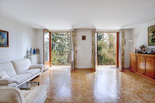 Chaville - Beau Duplex traversant avec balcon en dernier étage et vue sur jardin 550 000 € **  - Référence  693-C