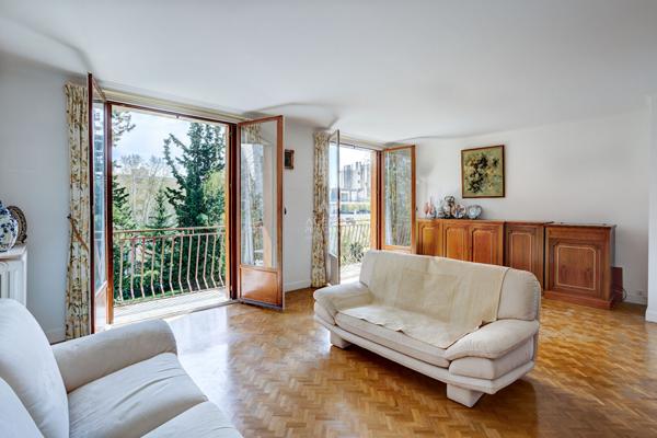 Chaville - Beau Duplex traversant avec balcon en dernier étage et vue sur jardin 550 000 € **  - Référence  693-C