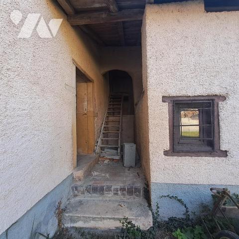 corp de ferme à restaurer avec terrain en partie constructible à Mogneneins