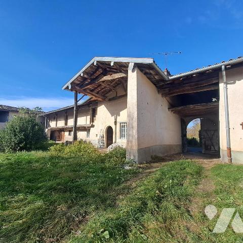 corp de ferme à restaurer avec terrain en partie constructible à Mogneneins