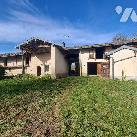 corp de ferme à restaurer avec terrain en partie constructible à Mogneneins