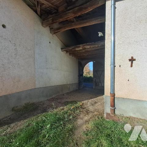 corp de ferme à restaurer avec terrain en partie constructible à Mogneneins