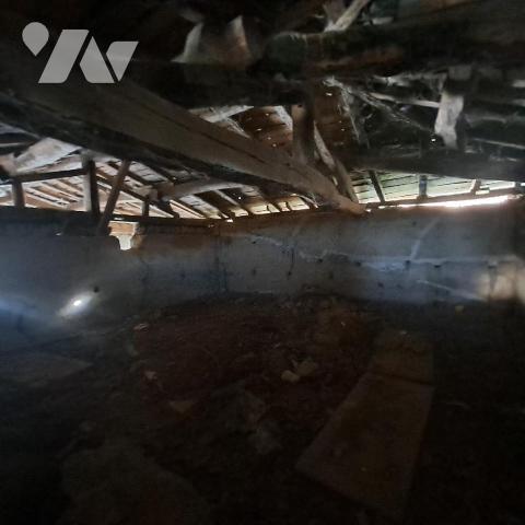 corp de ferme à restaurer avec terrain en partie constructible à Mogneneins