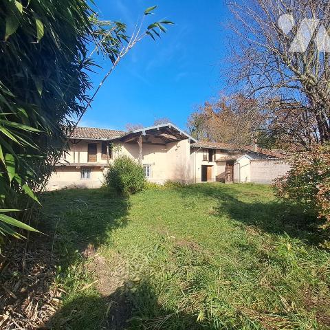 corp de ferme à restaurer avec terrain en partie constructible à Mogneneins