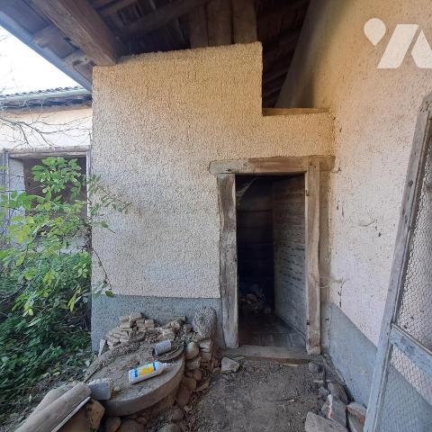 corp de ferme à restaurer avec terrain en partie constructible à Mogneneins