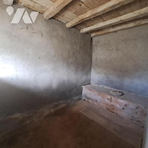 corp de ferme à restaurer avec terrain en partie constructible à Mogneneins