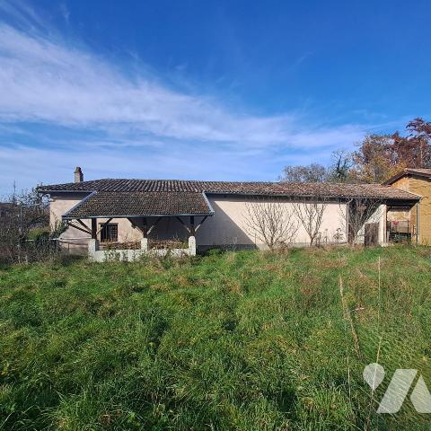 corp de ferme à restaurer avec terrain en partie constructible à Mogneneins