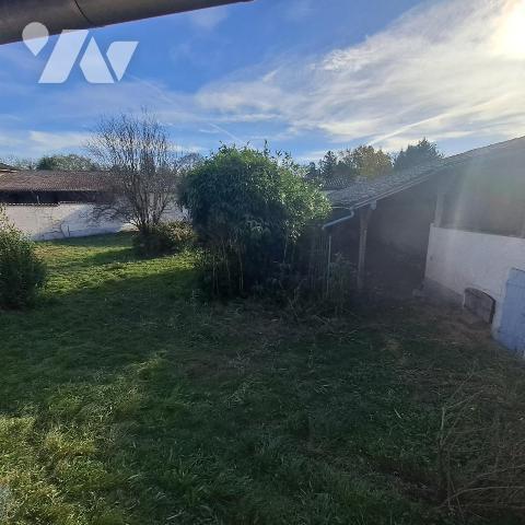 corp de ferme à restaurer avec terrain en partie constructible à Mogneneins