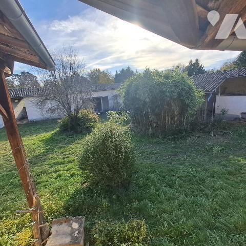 corp de ferme à restaurer avec terrain en partie constructible à Mogneneins