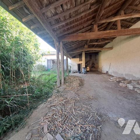 corp de ferme à restaurer avec terrain en partie constructible à Mogneneins