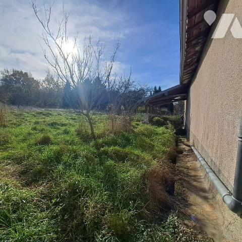 corp de ferme à restaurer avec terrain en partie constructible à Mogneneins