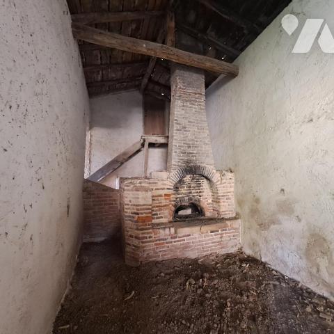 corp de ferme à restaurer avec terrain en partie constructible à Mogneneins