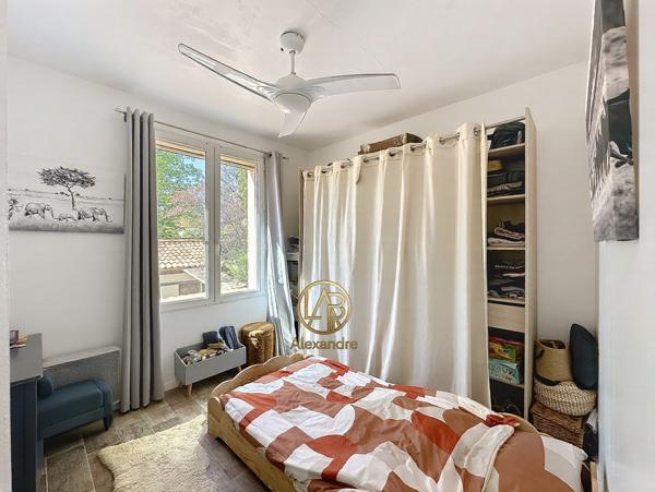 Maison avec deux logements indépendants sur 1 200 m² de terrain, fort potentiel à Fayence (83440)