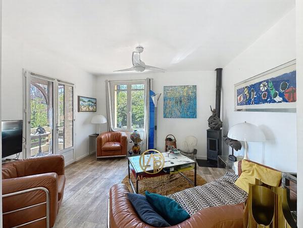 Maison avec deux logements indépendants sur 1 200 m² de terrain, fort potentiel à Fayence (83440)