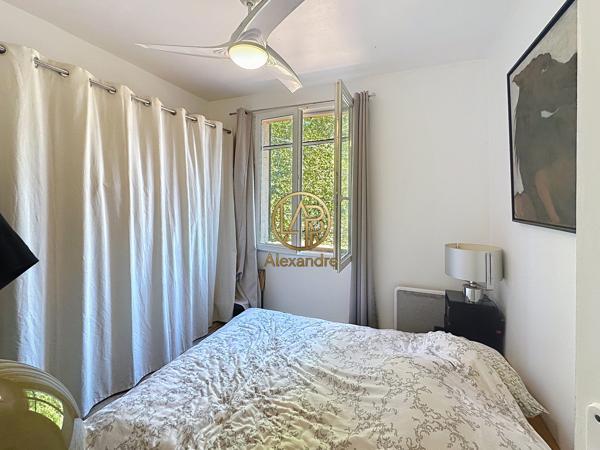 Maison avec deux logements indépendants sur 1 200 m² de terrain, fort potentiel à Fayence (83440)