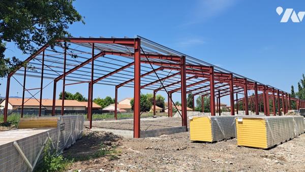 Atelier 200 m²
PRIX : 224 330 € HT. Honoraires charge vendeur.
Mickaël Grandpierre 07 86 12 52 67