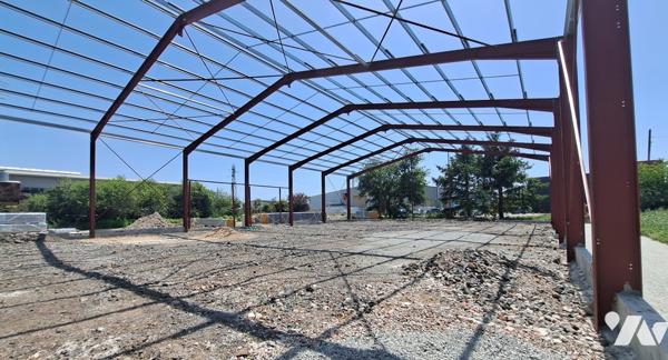 Atelier 200 m²
PRIX : 224 330 € HT. Honoraires charge vendeur.
Mickaël Grandpierre 07 86 12 52 67