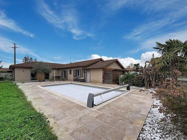 Maison Saint Maurice De Gourdans 6 pièce(s) 175 m2, piscine, garage double, terrain