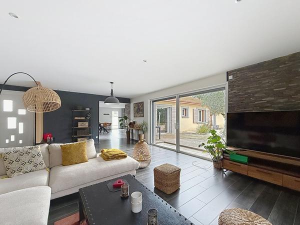 Maison Saint Maurice De Gourdans 6 pièce(s) 175 m2, piscine, garage double, terrain