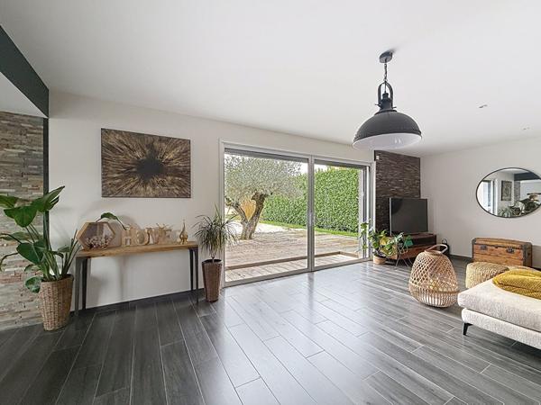 Maison Saint Maurice De Gourdans 6 pièce(s) 175 m2, piscine, garage double, terrain