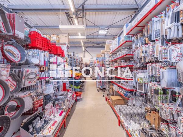 À vendre Local commercial 400 m² - Saint-clair-du-rhône 38370