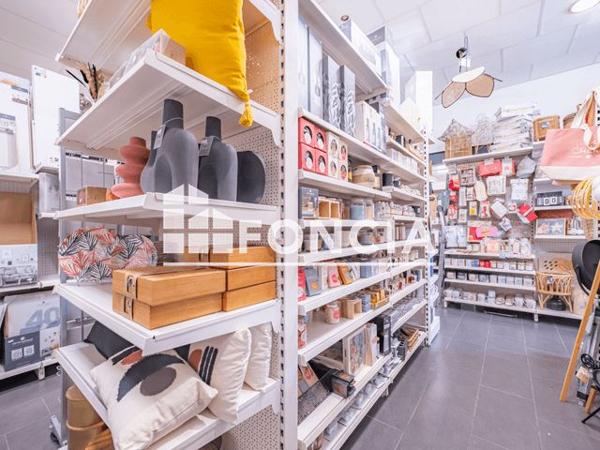 À vendre Local commercial 400 m² - Saint-clair-du-rhône 38370