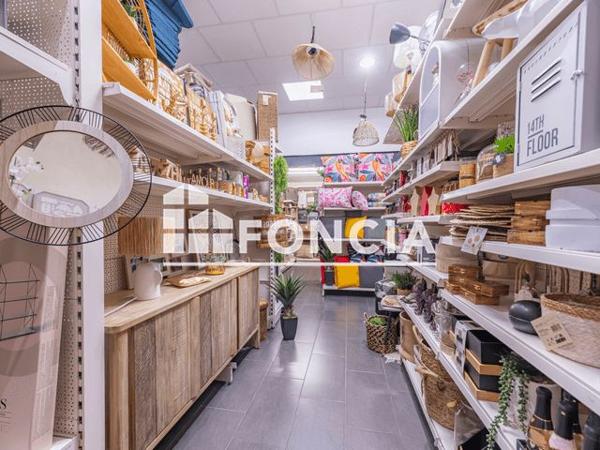 À vendre Local commercial 400 m² - Saint-clair-du-rhône 38370