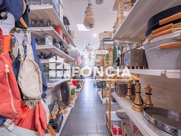 À vendre Local commercial 400 m² - Saint-clair-du-rhône 38370