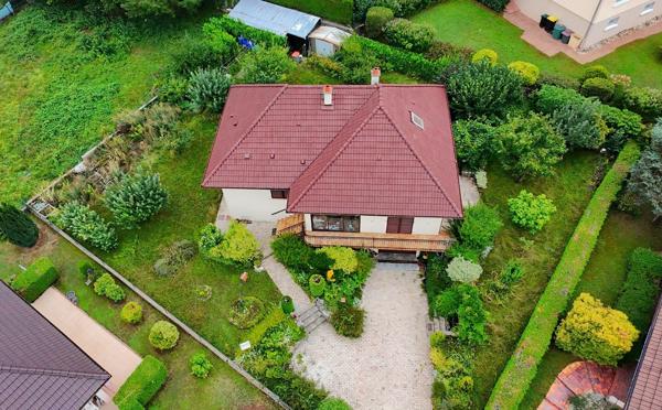 Maison à fort potentiel, au calme absolu, avec grand terrain arboré
