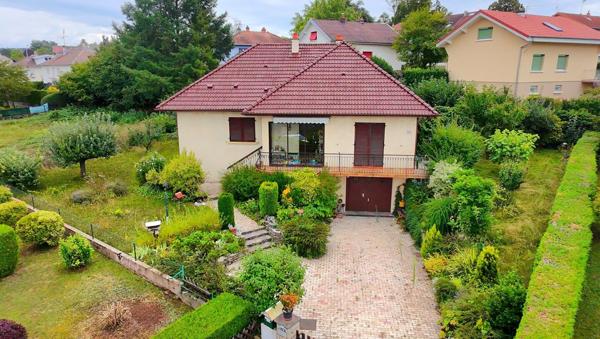 Maison à fort potentiel, au calme absolu, avec grand terrain arboré