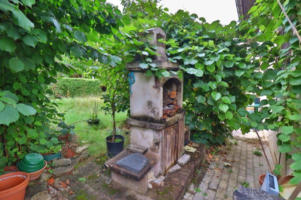 Maison à fort potentiel, au calme absolu, avec grand terrain arboré