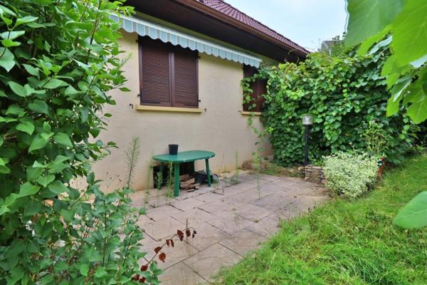 Maison à fort potentiel, au calme absolu, avec grand terrain arboré