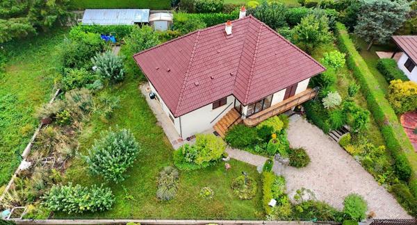 Maison à fort potentiel, au calme absolu, avec grand terrain arboré