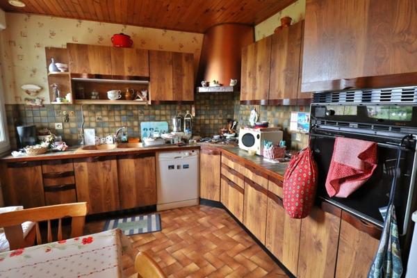 Maison à fort potentiel, au calme absolu, avec grand terrain arboré