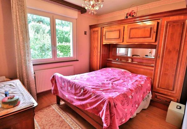 Maison à fort potentiel, au calme absolu, avec grand terrain arboré