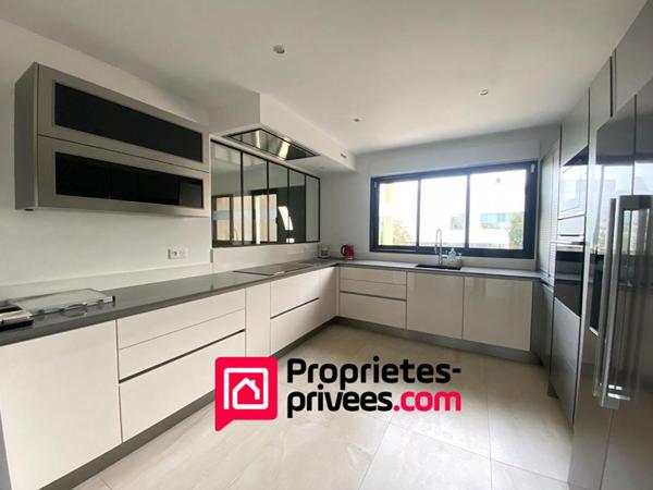 Maison  9 pièce(s) 218 m2