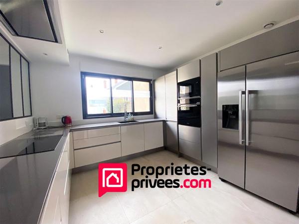 Maison  9 pièce(s) 218 m2