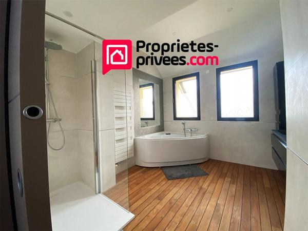 Maison  9 pièce(s) 218 m2