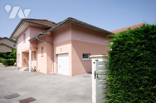 Maison individuelle 146,86m2 terrasse ensoleillée et équipements écologiques et économes en énergie.