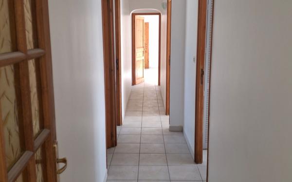 Maison à louer    6 pièces •  Caissargues