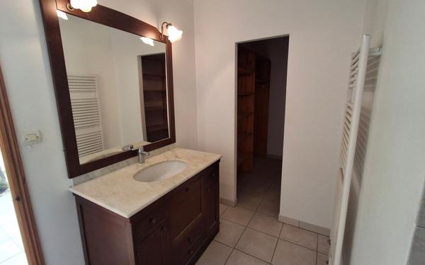 Maison à louer    6 pièces •  Caissargues