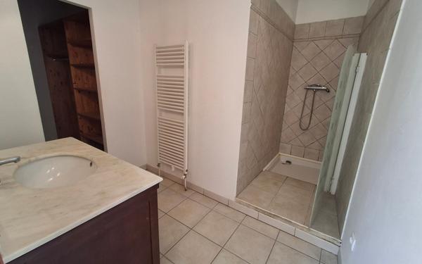 Maison à louer    6 pièces •  Caissargues