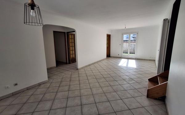 Maison à louer    6 pièces •  Caissargues