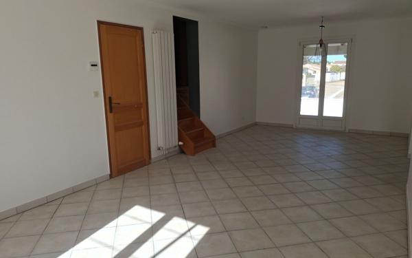 Maison à louer    6 pièces •  Caissargues