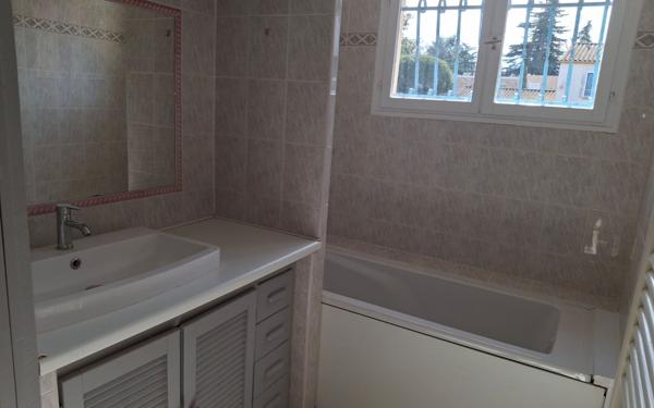 Maison à louer    6 pièces •  Caissargues