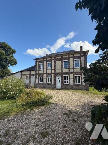 À 15 minutes de Rouen, en exclusivité, cette propriété individuelle offre de beaux volumes, une...