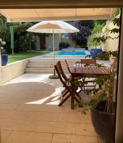 Bordeaux – Chartrons | Élégante maison en pierre avec jardin et piscine