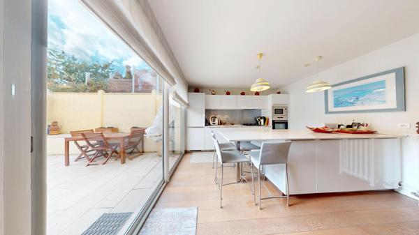 Bordeaux – Chartrons | Élégante maison en pierre avec jardin et piscine