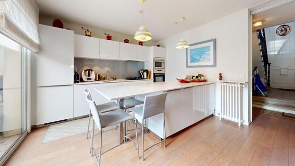 Bordeaux – Chartrons | Élégante maison en pierre avec jardin et piscine